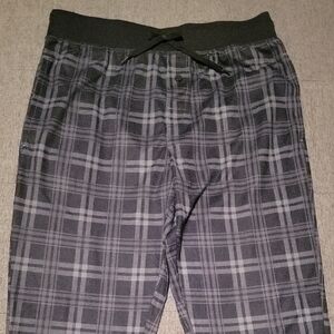 Mens Pajama Joggers in Black and Gray Plaid Sz. M (32-34)
